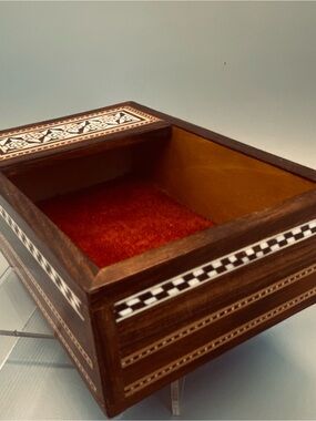 Handcrafted Inlaid Wooden Jewelry Box with Geometric Inlay